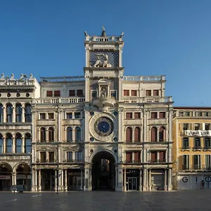 https://san-marco-boutique-rr.hotelinveneto.com